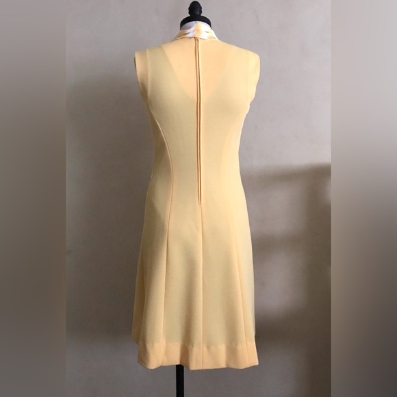 Vintage Yellow Sleeveless Dress with Scarf - Picture 5 of 8